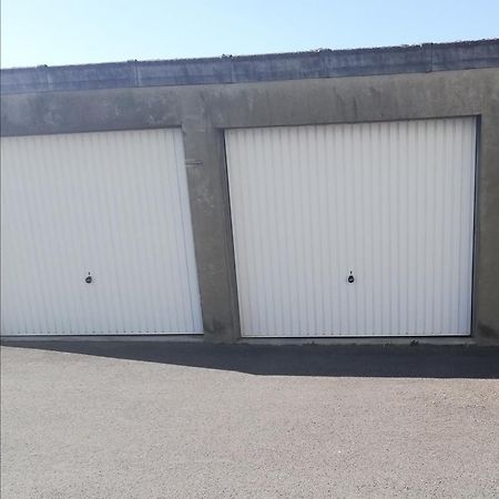 Joli appartement résidentiel à Troyes Esterno foto